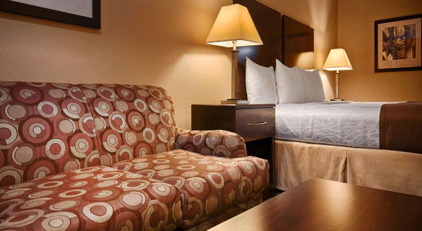 Best Western Cedar Inn