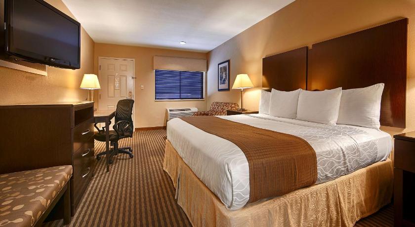 Best Western Cedar Inn