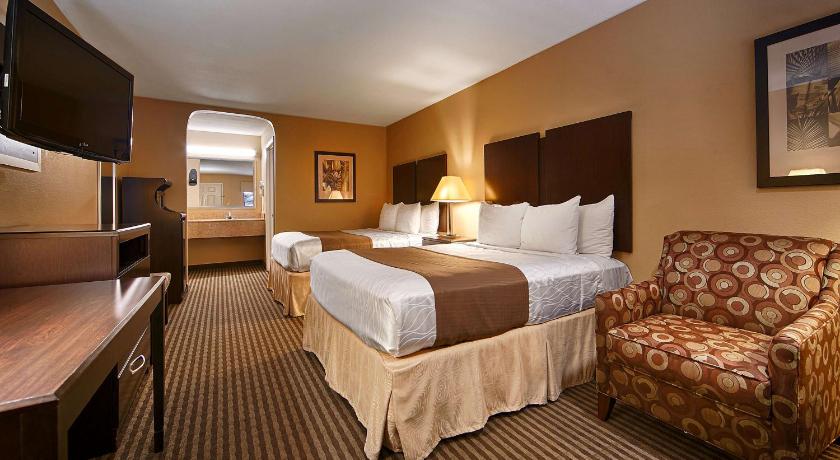 Best Western Cedar Inn