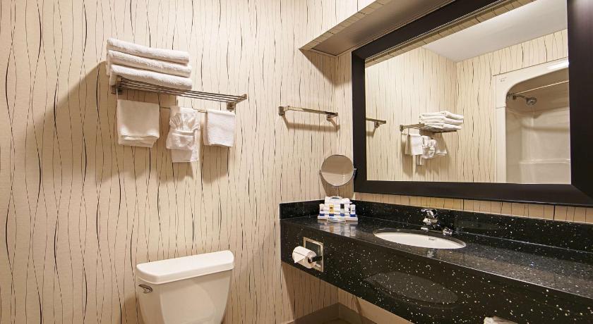 Best Western Plus Travel Hotel Toronto Airport