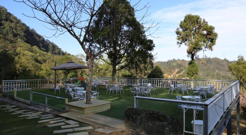 Image of Standard Chalet 3