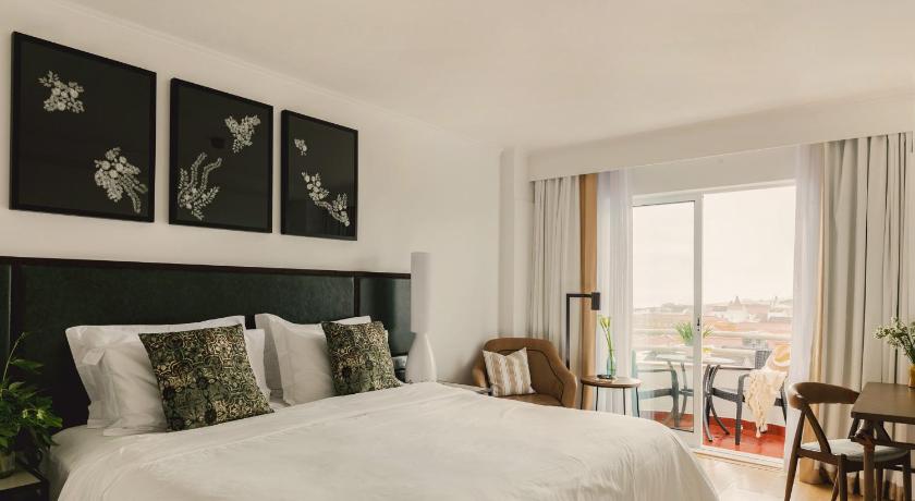 รูปของห้องสุพีเรียร์เตียงใหญ่หรือเตียงแฝด (Superior Double or Twin Room) 0