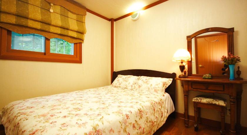 Image of One-Bedroom House 3