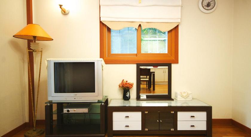 Image of One-Bedroom House 2