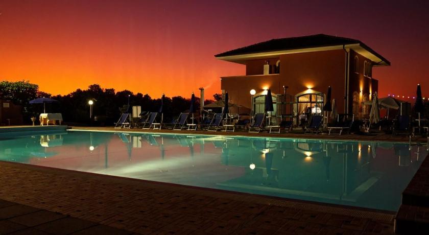 Villa Cilento, PISCINA CAMERE APPARTAMENTI & RISTORANTE
