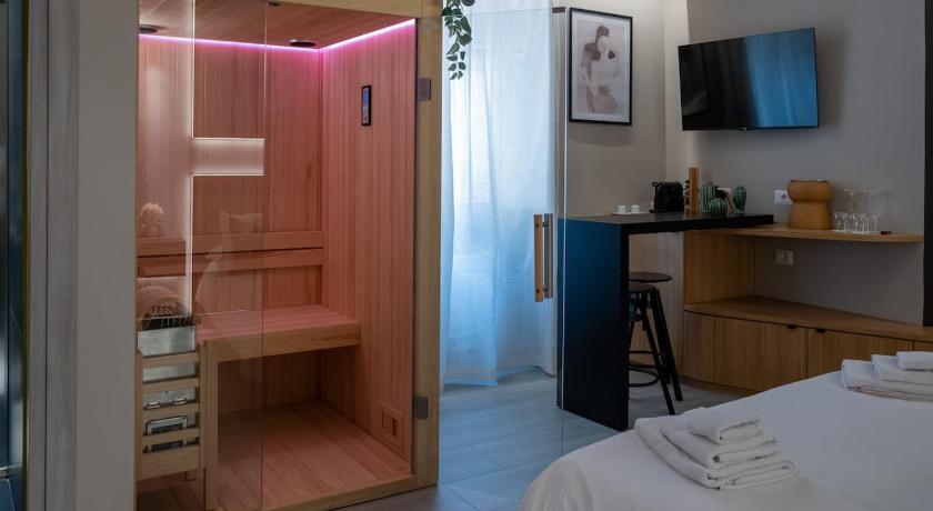 Private Sauna Hydro Massage Shower near Rome