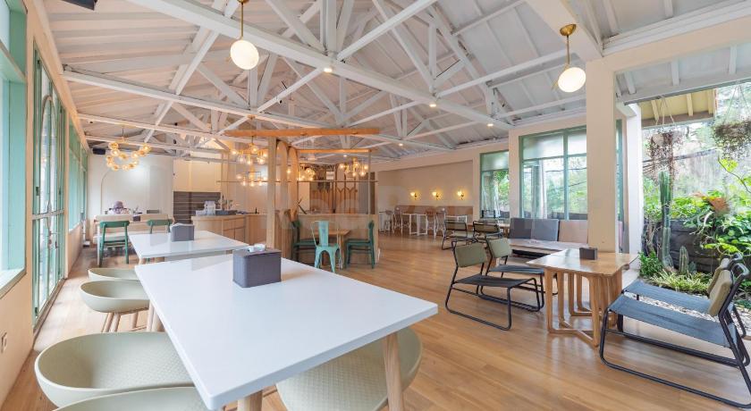 Rossan Villa Hotel near Kampus UPI Setiabudhi – Bandung, KY