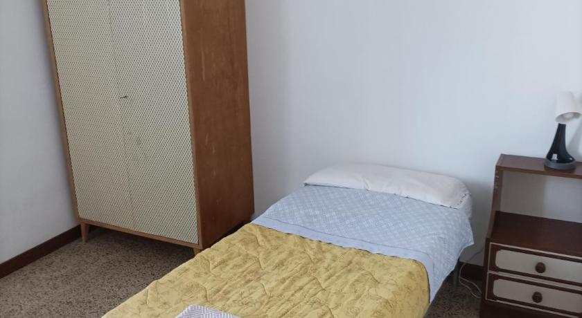 Stanza privata in appartamento Treviso vicino stazione e centro storico - comfort base, essenziale, 