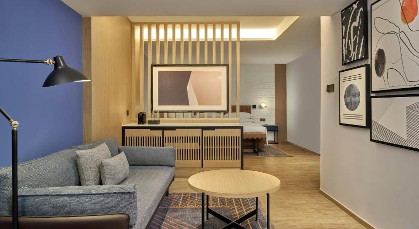 高级客房 - 带1张特大号床和阳台 (Premium, Guest room, 1 King, Balcony)圖片 0