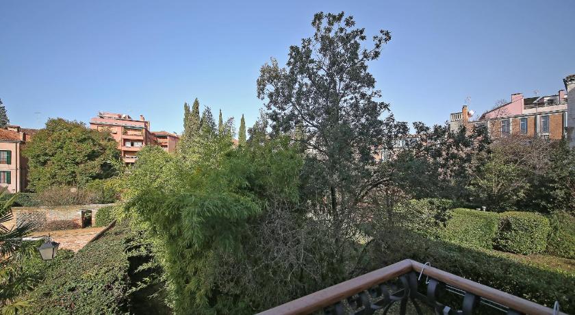 Appartamenti Palazzo Foscarini . photo