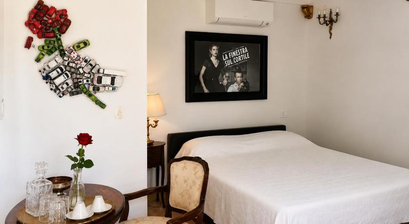 LA FINESTRA SUL CORTILE Suite indipendente con bagno privato