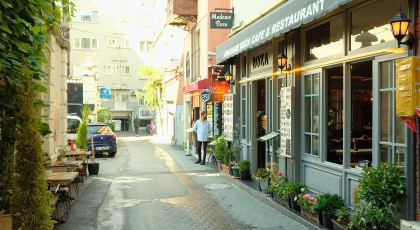 madame roza – Istanbul, FL