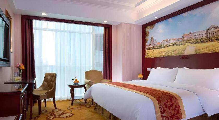 Vienna Hotel Shenzhen Exhibition Center Gangxia Metro Station – Shenzhen, IA