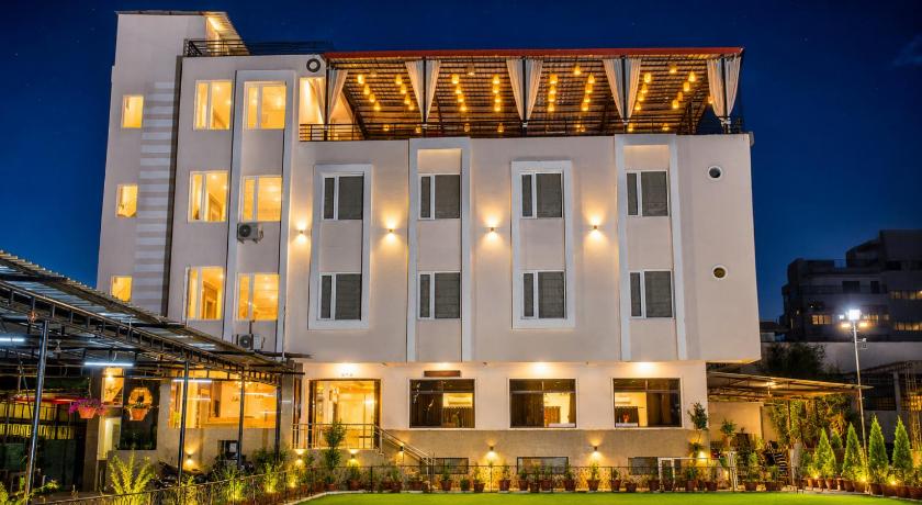 Hotel Bhairav Bagh & Restaurant - image 2