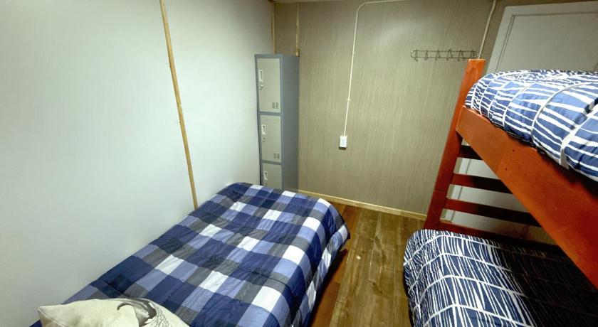 Imagen de Litera en habitación compartida mixta (Bunk Bed in Mixed Dormitory Room) 3
