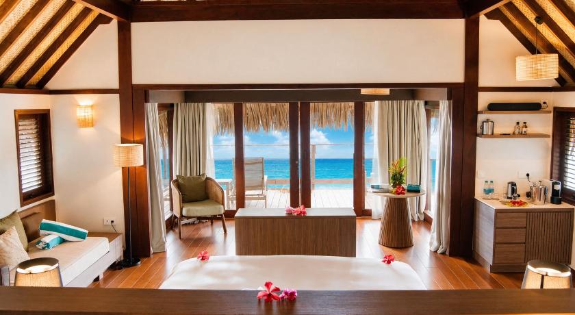 Fotografija Luxury Overwater Horizon Villa 0