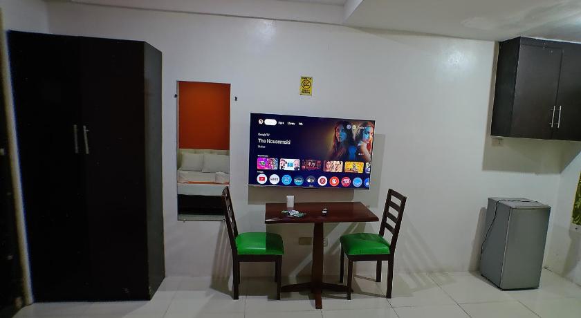 Image of Family Room 2 9