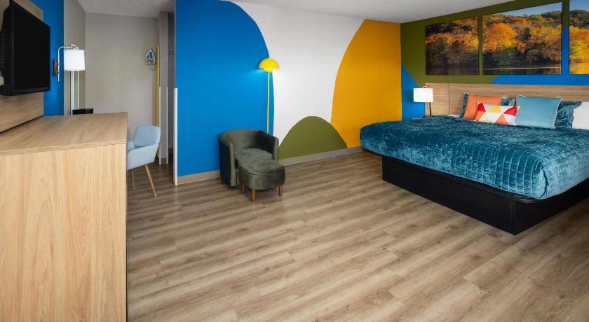 Image of 1 King Bed, Non-Smoking 3