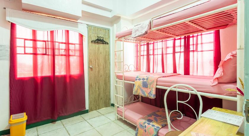 Image of Family Room with Shared Bathroom 1