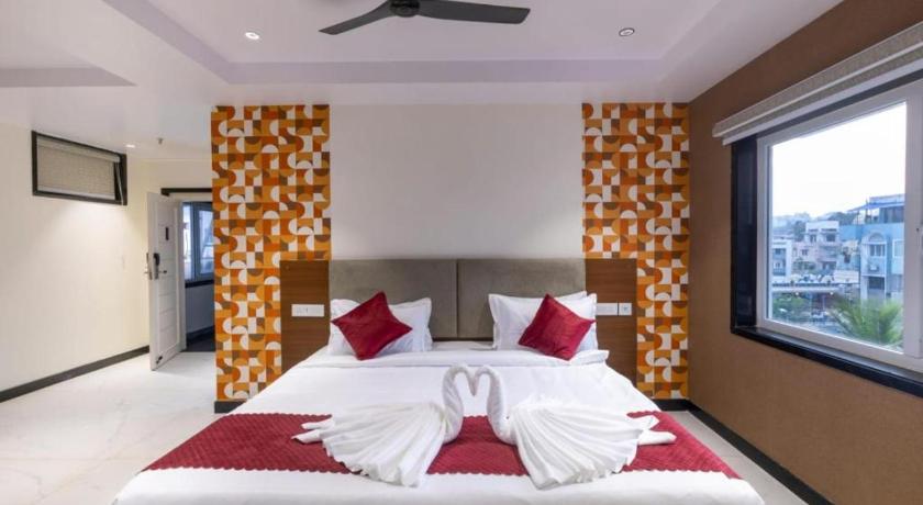 Lumis Beach Hotel - image 8