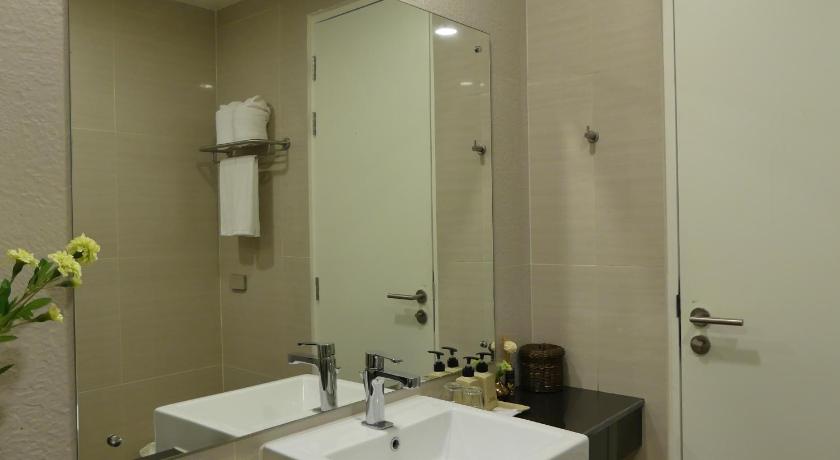 Image of President Suite Pool View 9