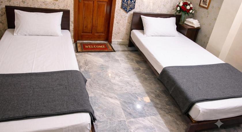 AZH Hotel & Rooms - image 11