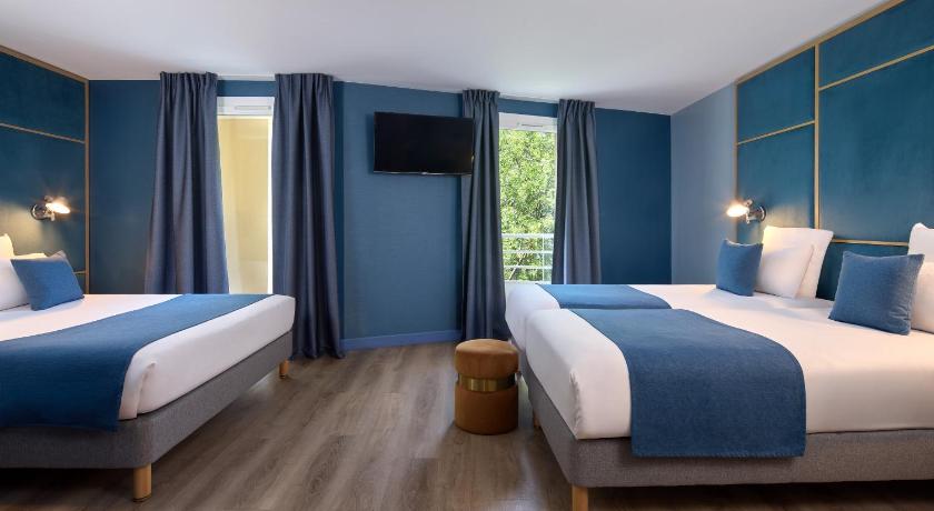 Image of Quadruple Room with Balcony 3