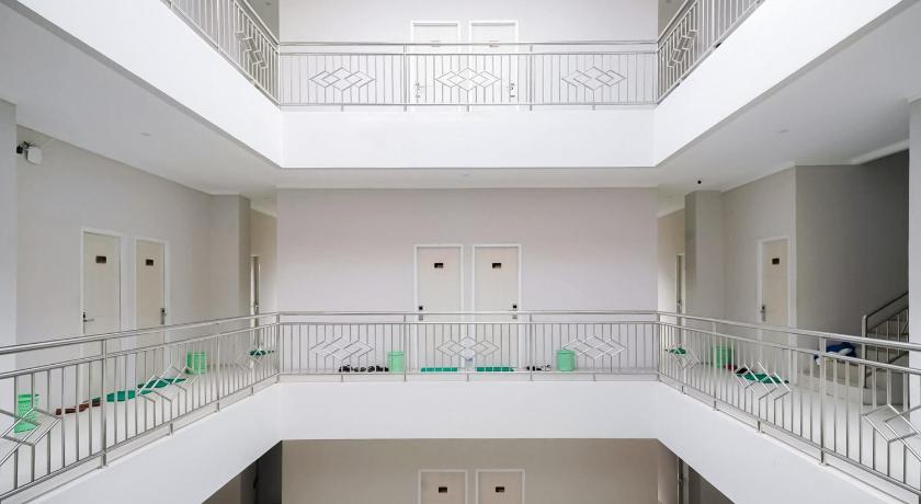 Urbanview Hotel Bari Syariah Palembang By RedDoorz – Palembang, ID