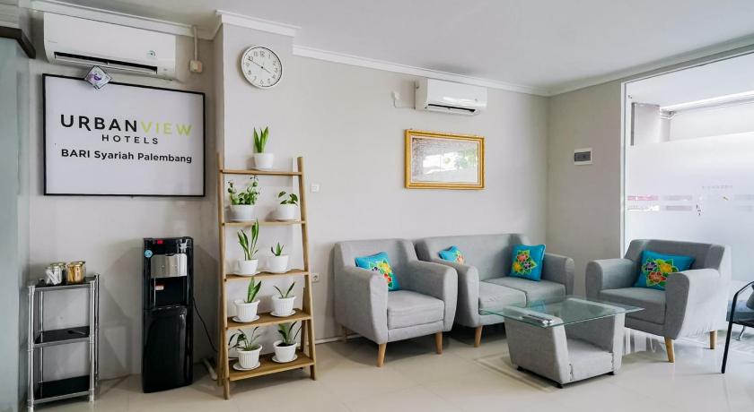 Urbanview Hotel Bari Syariah Palembang By RedDoorz – Palembang, ID