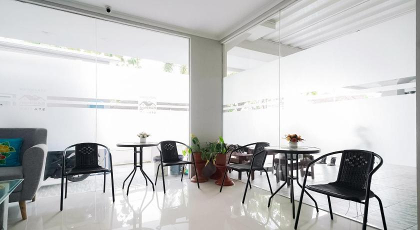 Urbanview Hotel Bari Syariah Palembang By RedDoorz – Palembang, ID