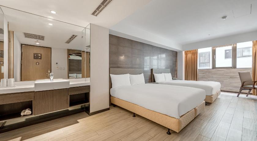 Image of Superior Quadruple Room 0
