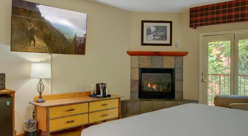 Image of King Room Balcony City View 6