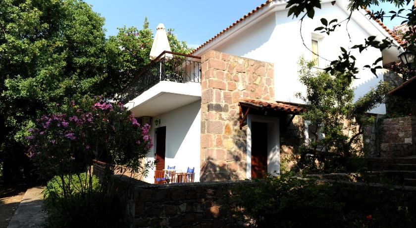 Delfinia Hotel & Bungalows