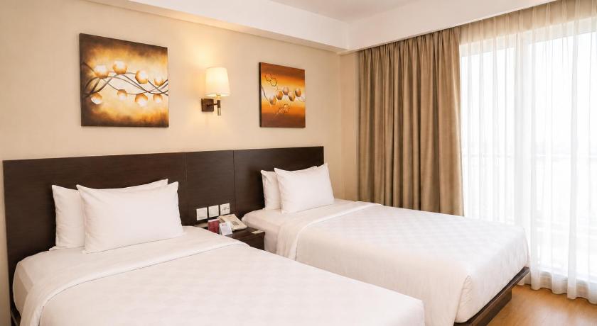 Image of 2 Single Beds, Smoking Room, Superior Room, Shower Only 1