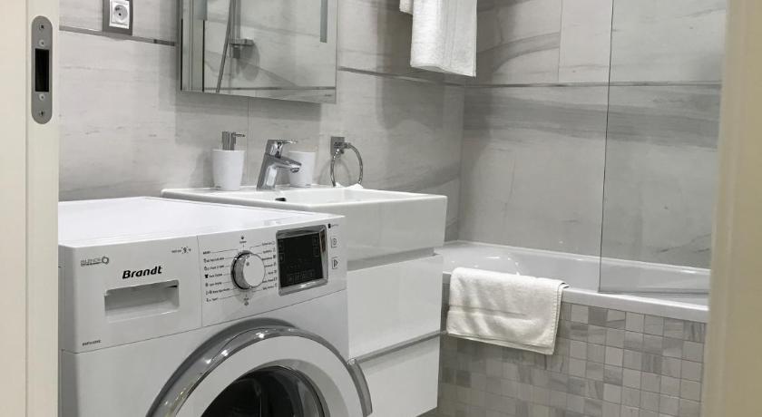 Image of Deluxe One-Bedroom Apartment 12