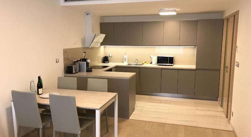 Image of Deluxe Two-Bedroom Apartment 12