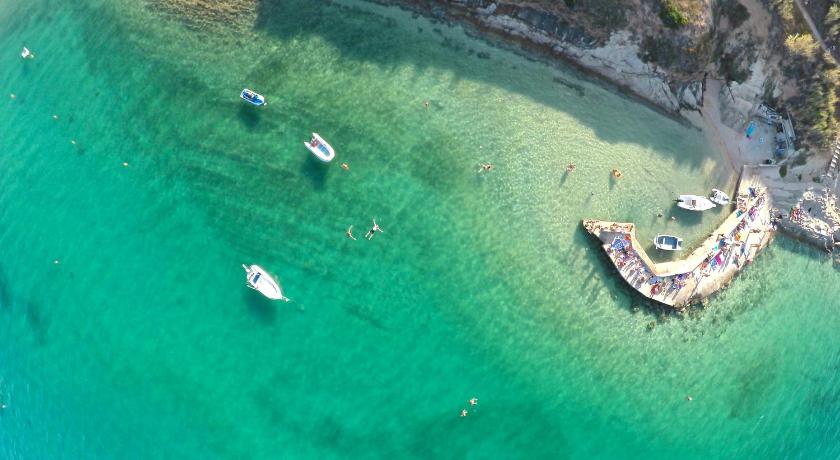 Apartments Alma — Hotel in Pag
