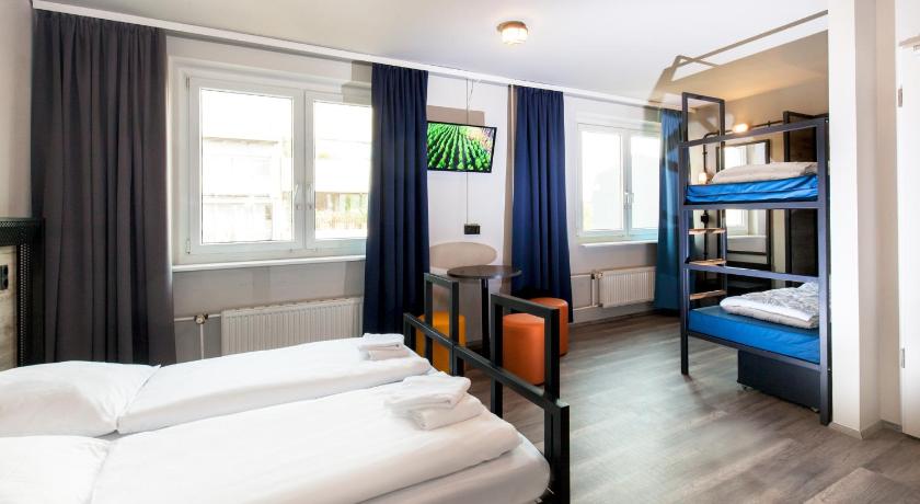 Imagine din Cameră cu 6 paturi (6-Bed Room) 0