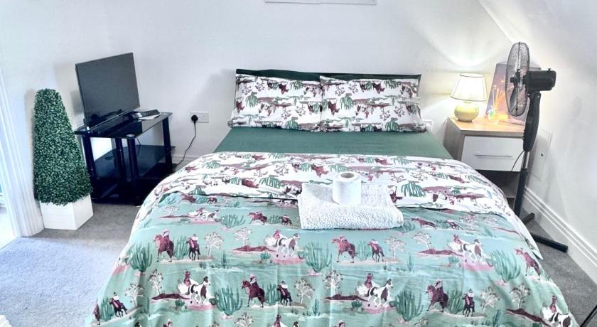 Comfortable En-suite room in peaceful Hampton Home