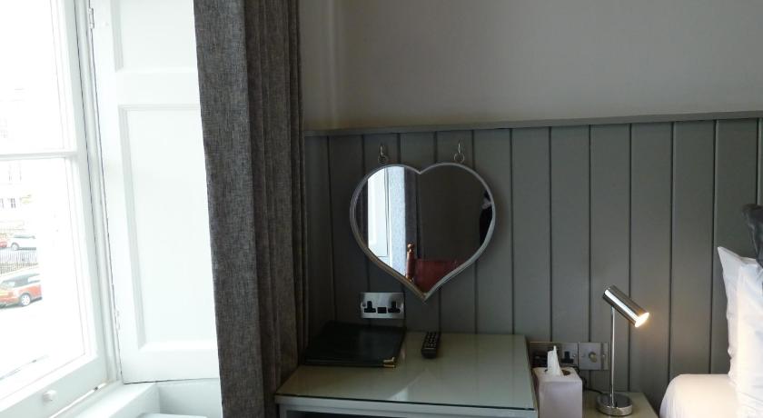 Image of Large Twin Room 15