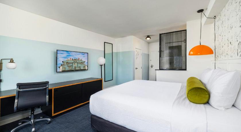 Image of Partial Ocean View King Bed 0