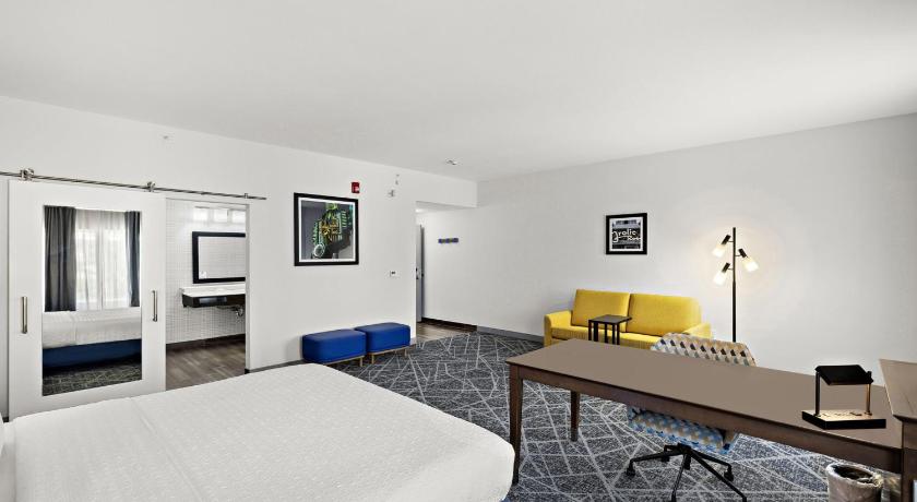 Image of 1 KING HEARING ACCESS STUDIO W/SOFABED NS 6