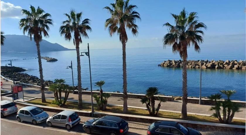Appartamenti Lugrà fronte mare