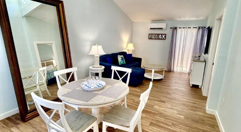 VILLA 3 walk to Beach, Pool, Daily Rentals