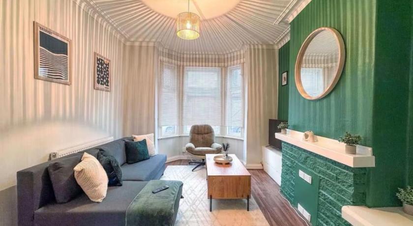 Salford Retreat - 3 Bedrooms - Sleeps 5 - River