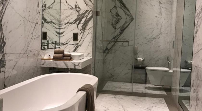 Image of Junior Suite with Hi-Tea & Club Lounge Access, 15% Dis on Laundry & 20% Dis on Spa, 2 way Airport Transfer, Late Check-out till 1 PM, Floor Butler Service 2