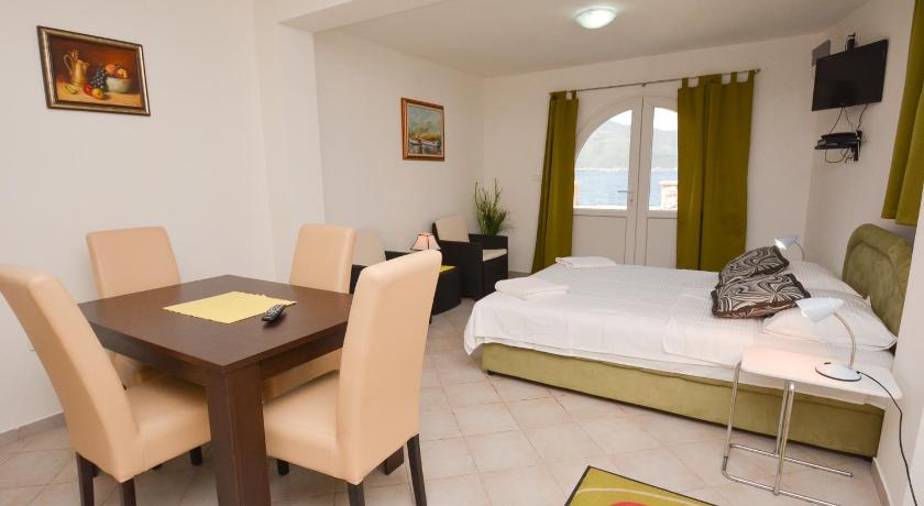 Leut Apartments photo