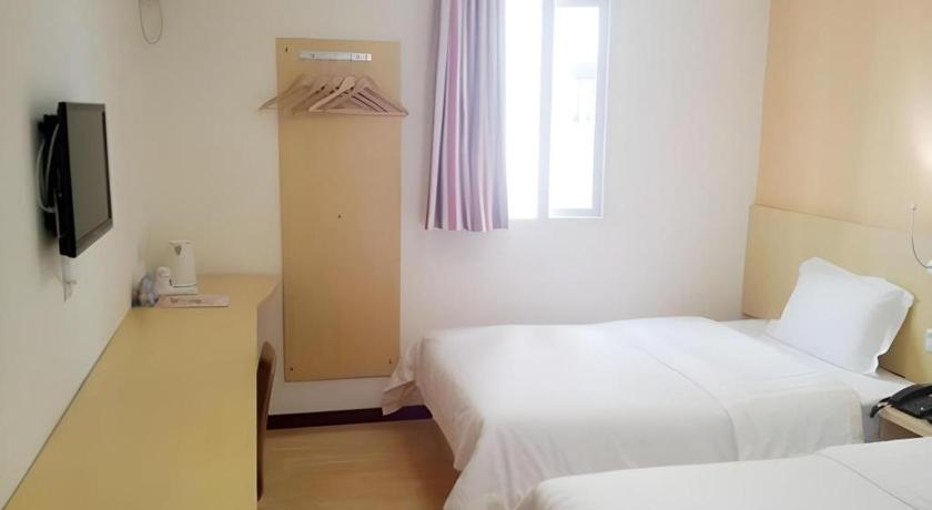7 Days Inn Guangzhou Huangpu East Zone Times Plaza – Guangzhou (Canton), IA
