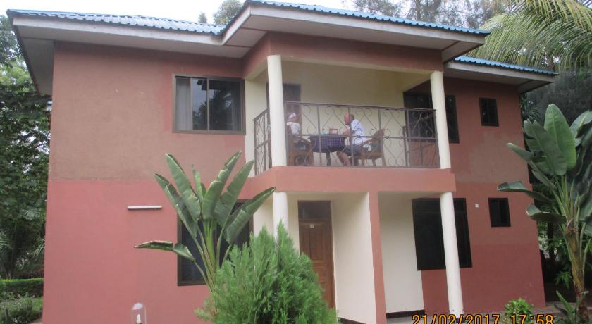 Fanaka Safaris Campsite & Lodges photo