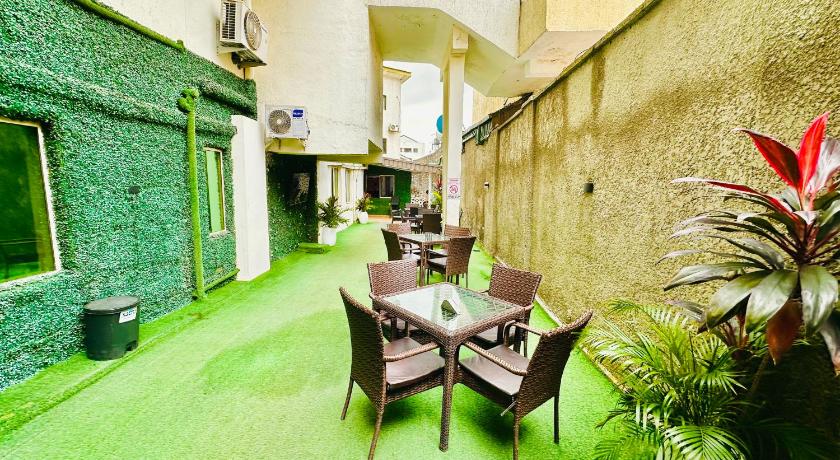 Presken Hotel @ Eden Comfort Place – Ikeja